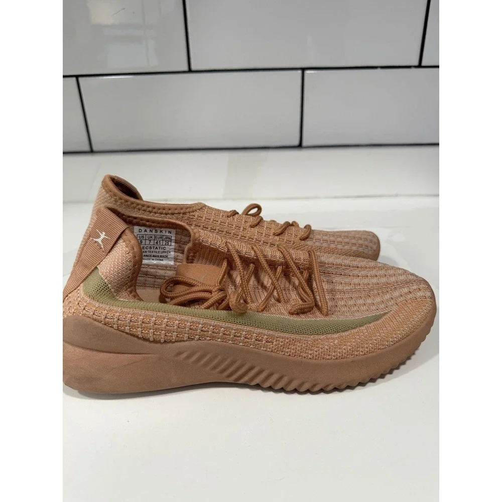 Danskin Ecstatic Women 9 Clay Pink Knit Athletic Sneakers Vegan Textile Shoes